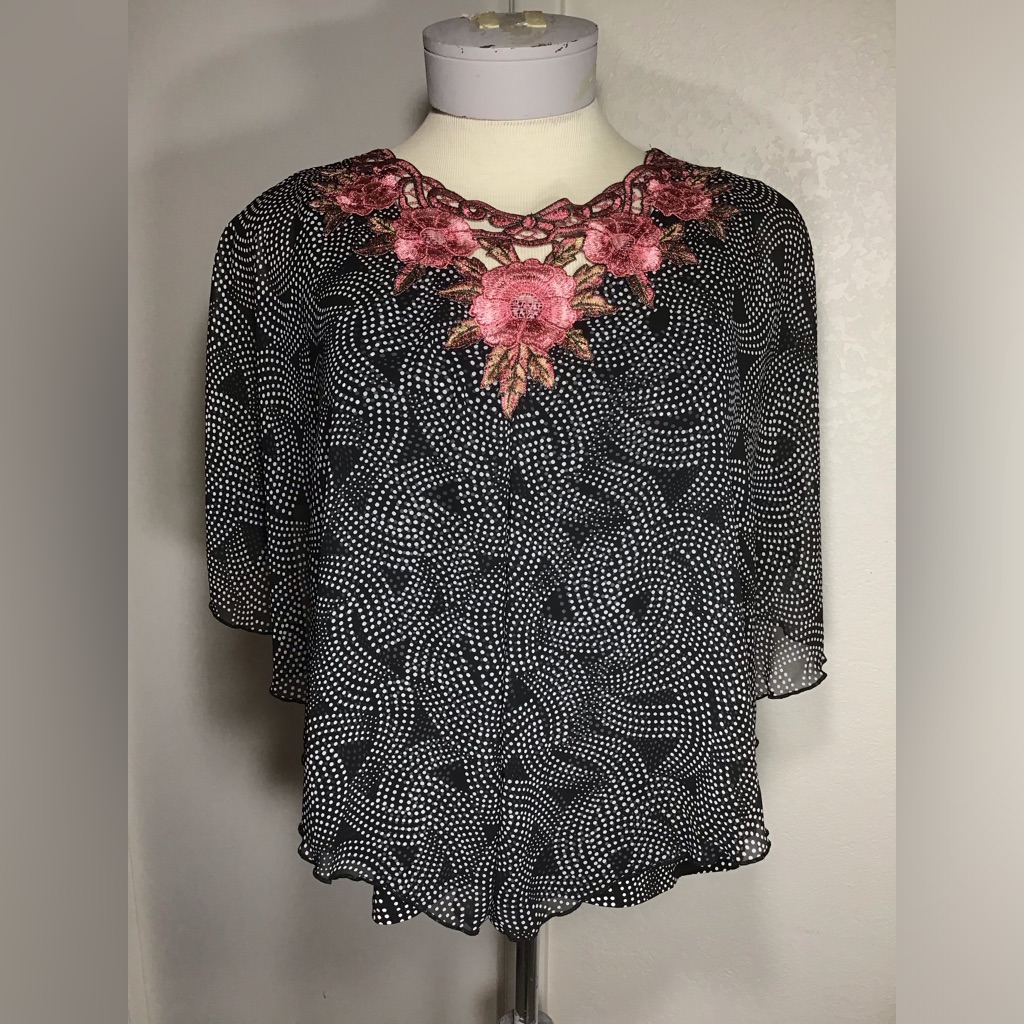 Adele & May Blouse Women Sz M W/Poncho Cover Floral Embroidered Around The Nec